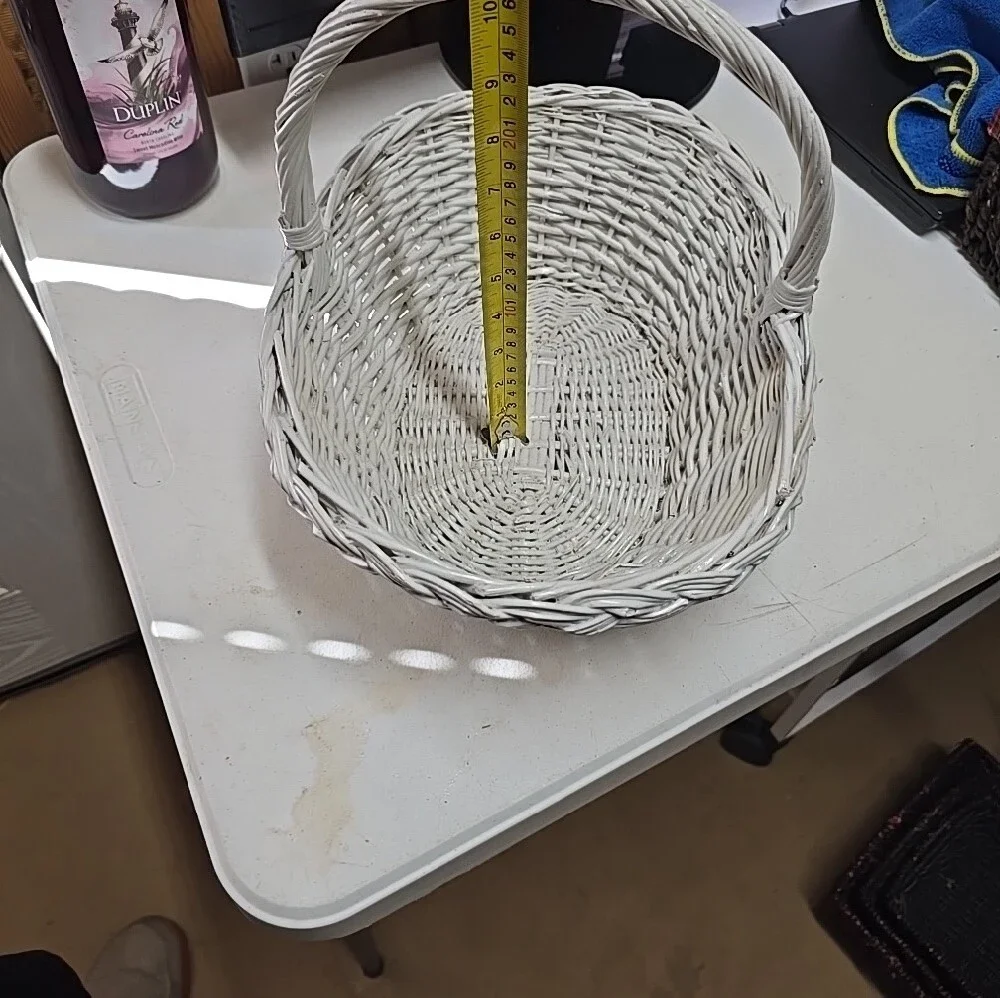 Vtg.White Wicker Handled Basket -(226)